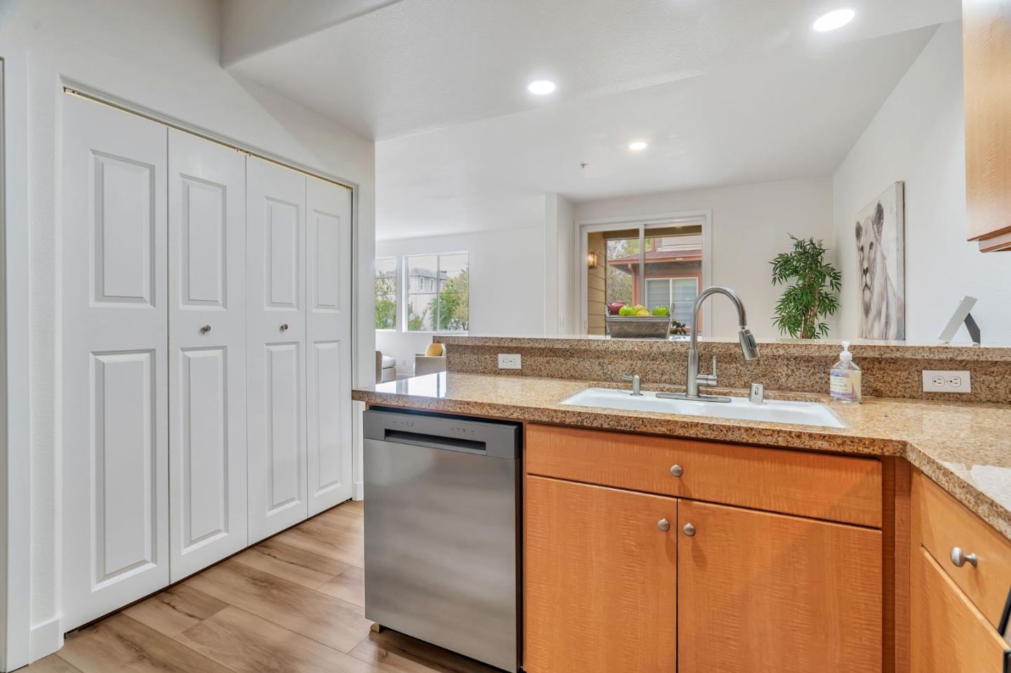 Detail Gallery Image 13 of 44 For 956 Sakura Dr, San Jose,  CA 95112 - 3 Beds | 2/1 Baths