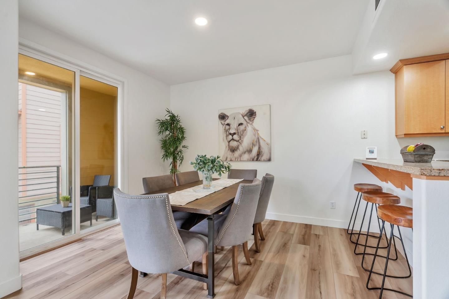 Detail Gallery Image 14 of 44 For 956 Sakura Dr, San Jose,  CA 95112 - 3 Beds | 2/1 Baths