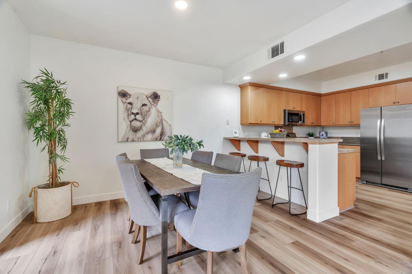 Detail Gallery Image 15 of 44 For 956 Sakura Dr, San Jose,  CA 95112 - 3 Beds | 2/1 Baths
