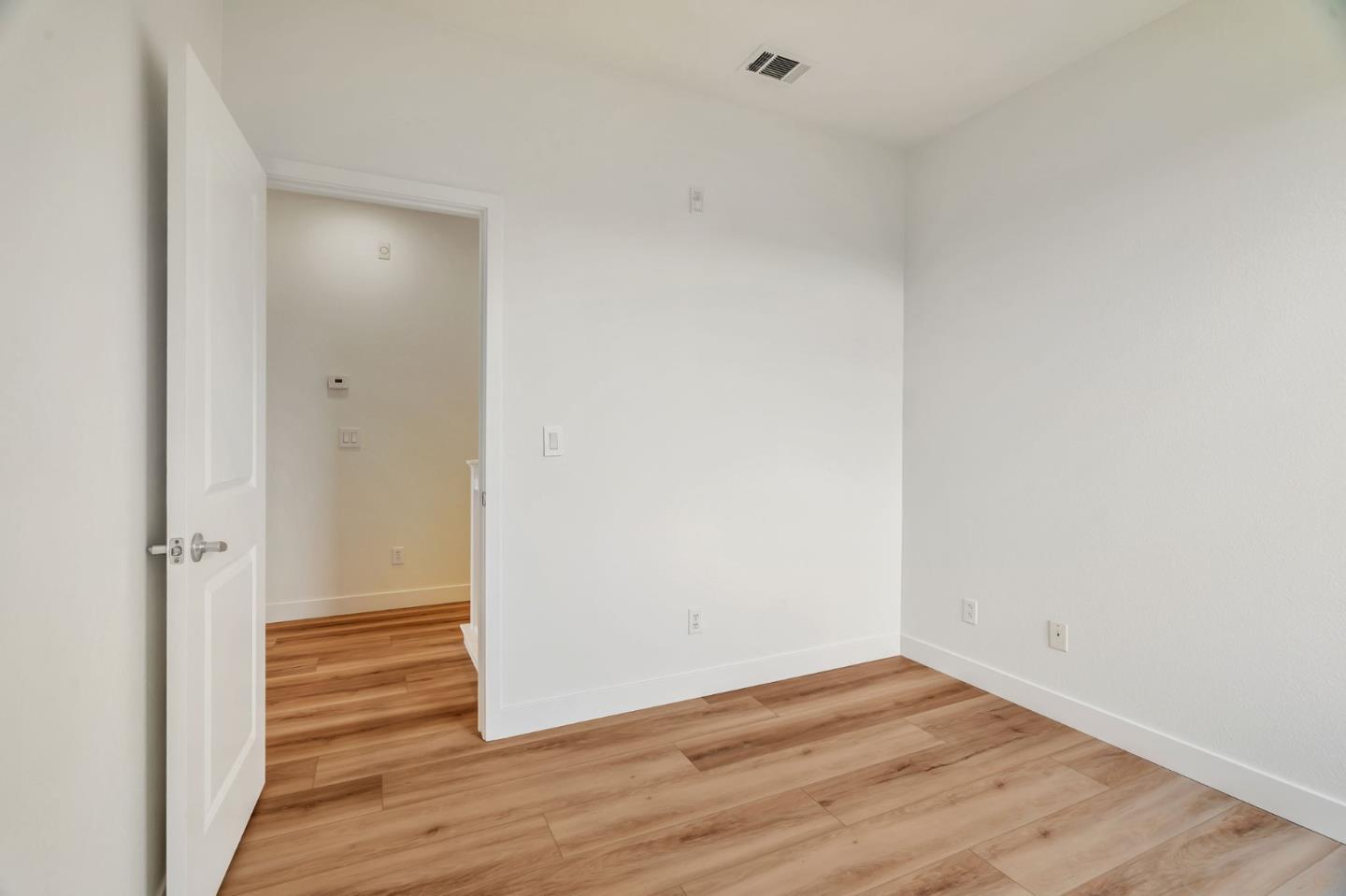 Detail Gallery Image 21 of 44 For 956 Sakura Dr, San Jose,  CA 95112 - 3 Beds | 2/1 Baths