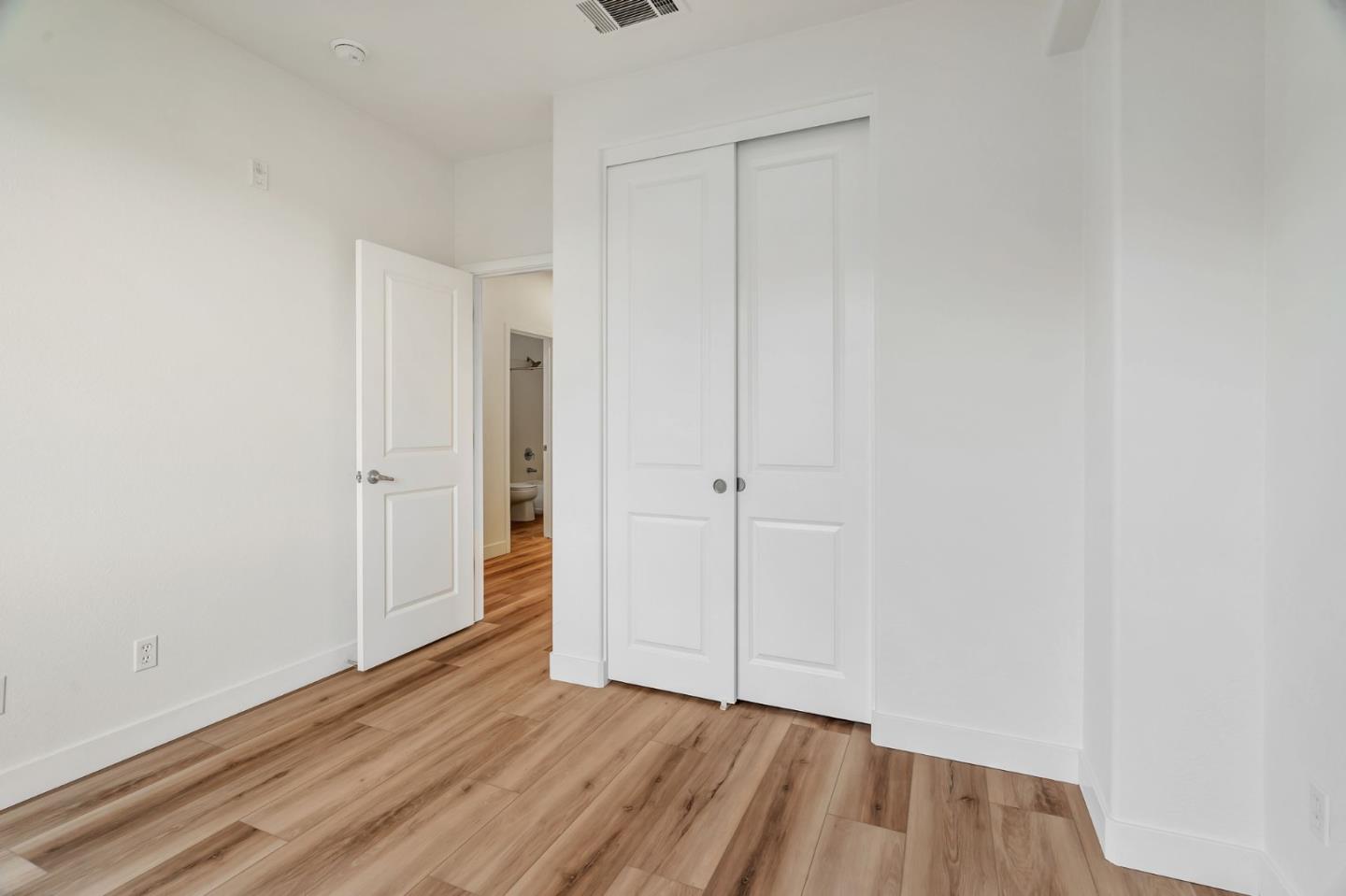 Detail Gallery Image 23 of 44 For 956 Sakura Dr, San Jose,  CA 95112 - 3 Beds | 2/1 Baths