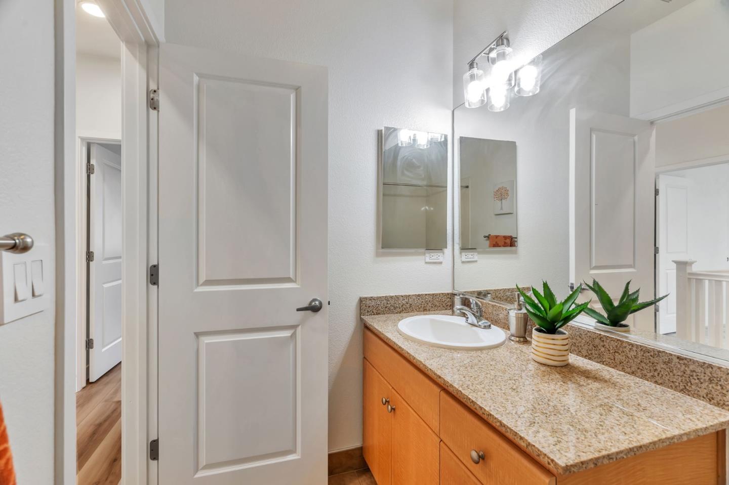 Detail Gallery Image 31 of 44 For 956 Sakura Dr, San Jose,  CA 95112 - 3 Beds | 2/1 Baths