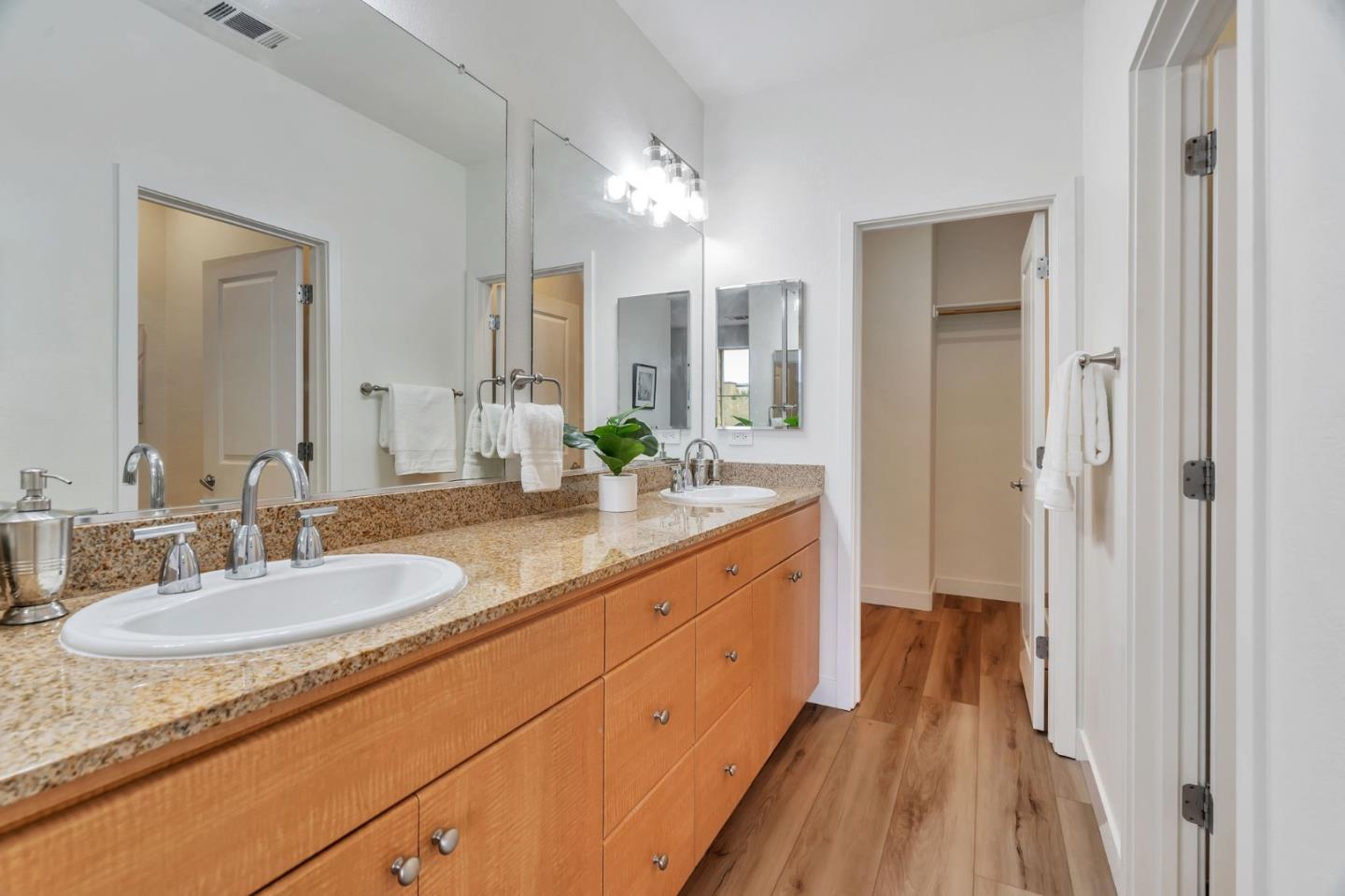 Detail Gallery Image 34 of 44 For 956 Sakura Dr, San Jose,  CA 95112 - 3 Beds | 2/1 Baths