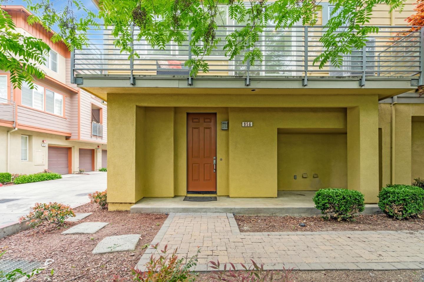 Detail Gallery Image 4 of 44 For 956 Sakura Dr, San Jose,  CA 95112 - 3 Beds | 2/1 Baths