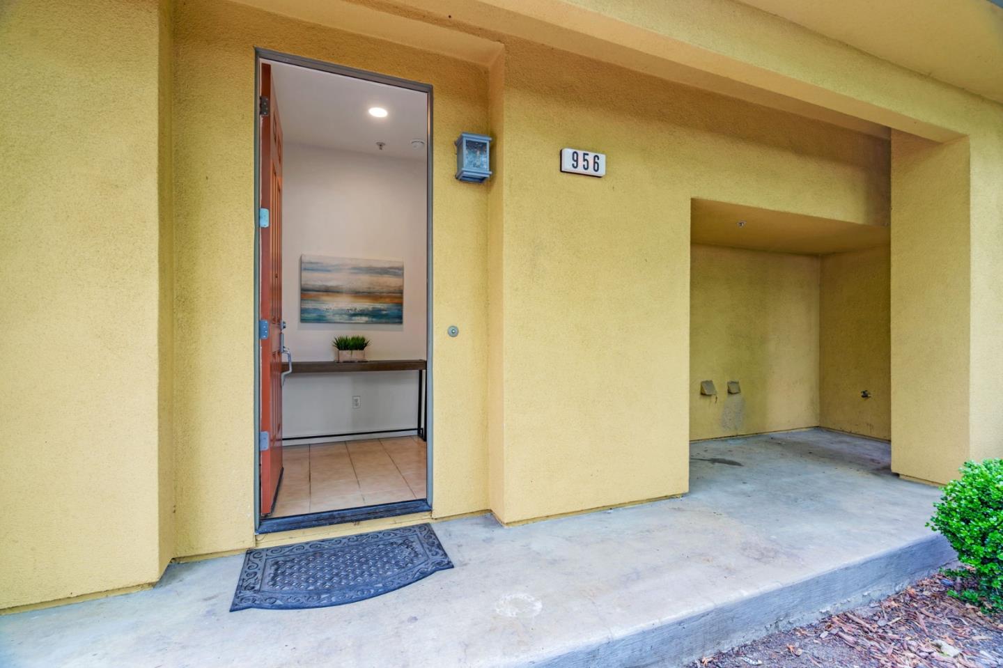 Detail Gallery Image 7 of 44 For 956 Sakura Dr, San Jose,  CA 95112 - 3 Beds | 2/1 Baths