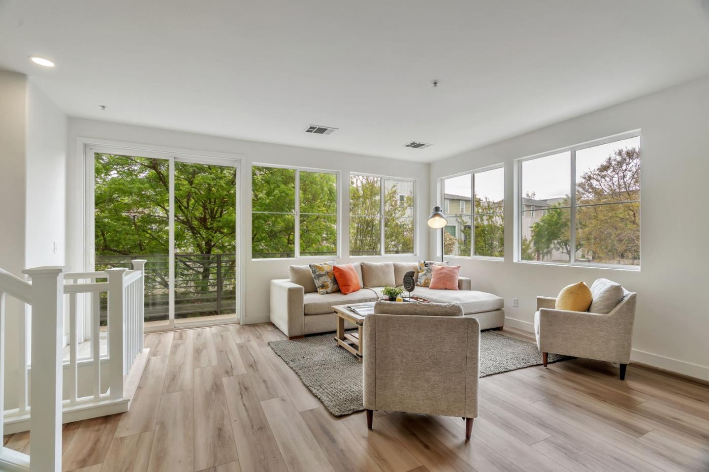 Detail Gallery Image 8 of 44 For 956 Sakura Dr, San Jose,  CA 95112 - 3 Beds | 2/1 Baths