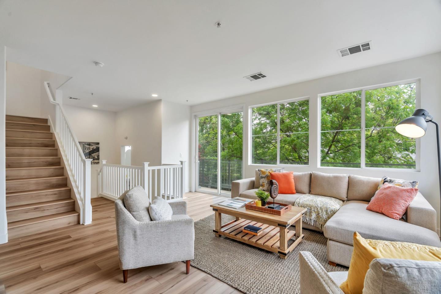 Detail Gallery Image 9 of 44 For 956 Sakura Dr, San Jose,  CA 95112 - 3 Beds | 2/1 Baths