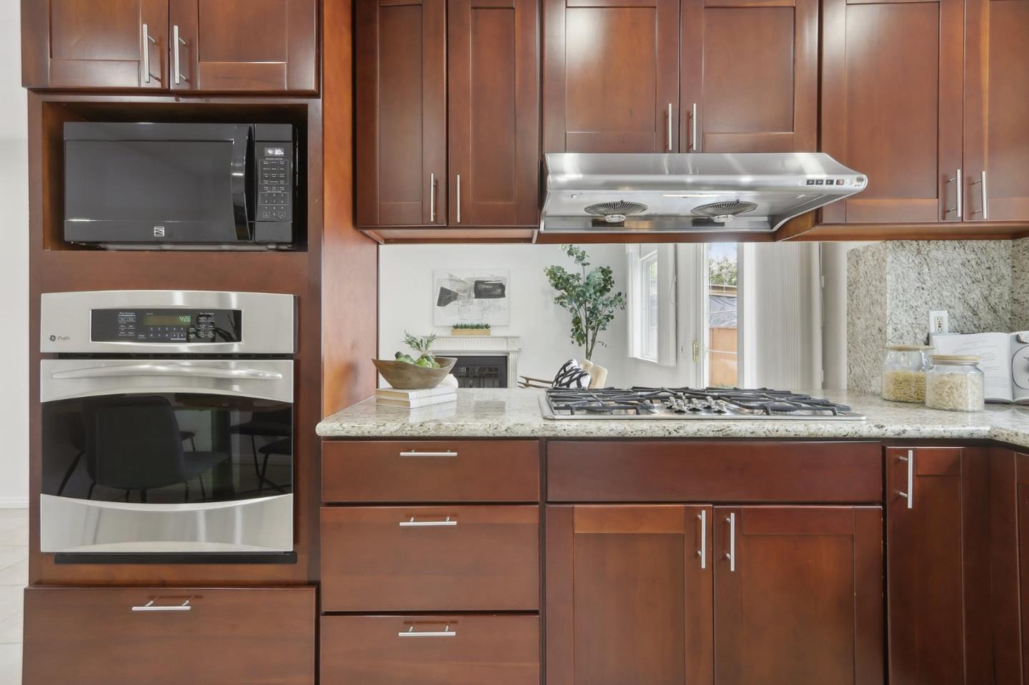 Detail Gallery Image 13 of 71 For 1288 Isengard Ct, San Jose,  CA 95121 - 5 Beds | 3 Baths