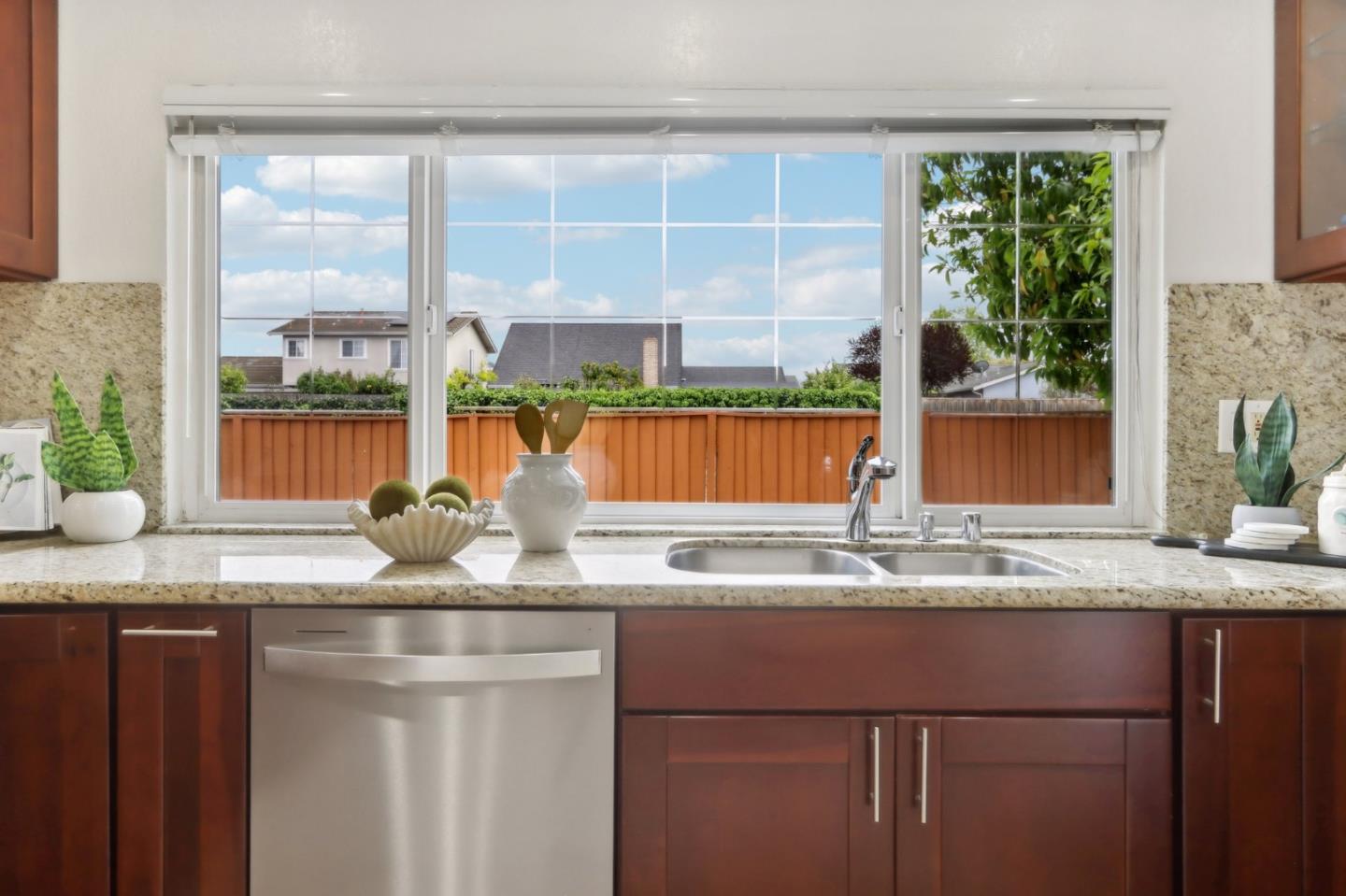 Detail Gallery Image 15 of 71 For 1288 Isengard Ct, San Jose,  CA 95121 - 5 Beds | 3 Baths