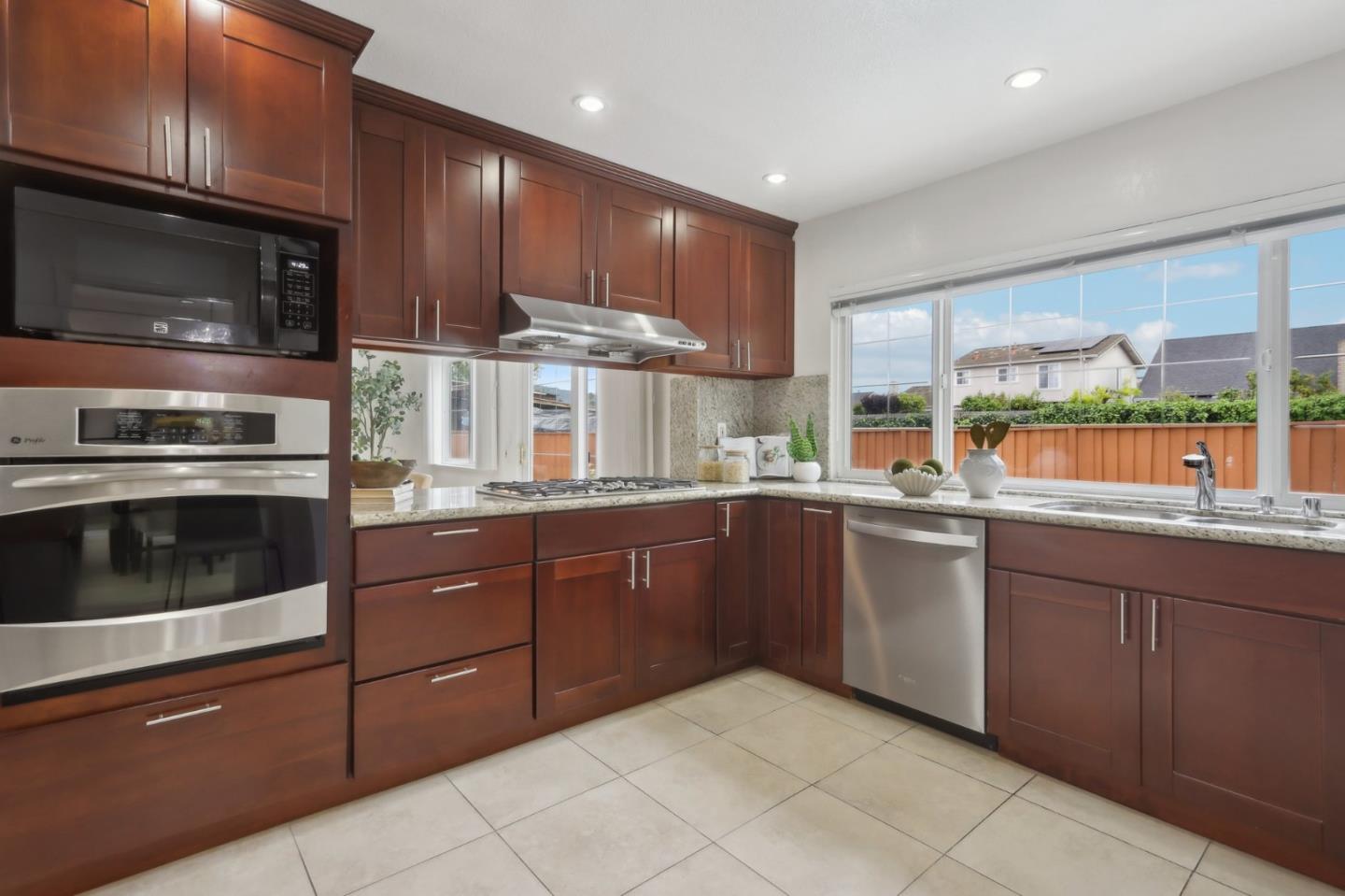 Detail Gallery Image 16 of 71 For 1288 Isengard Ct, San Jose,  CA 95121 - 5 Beds | 3 Baths