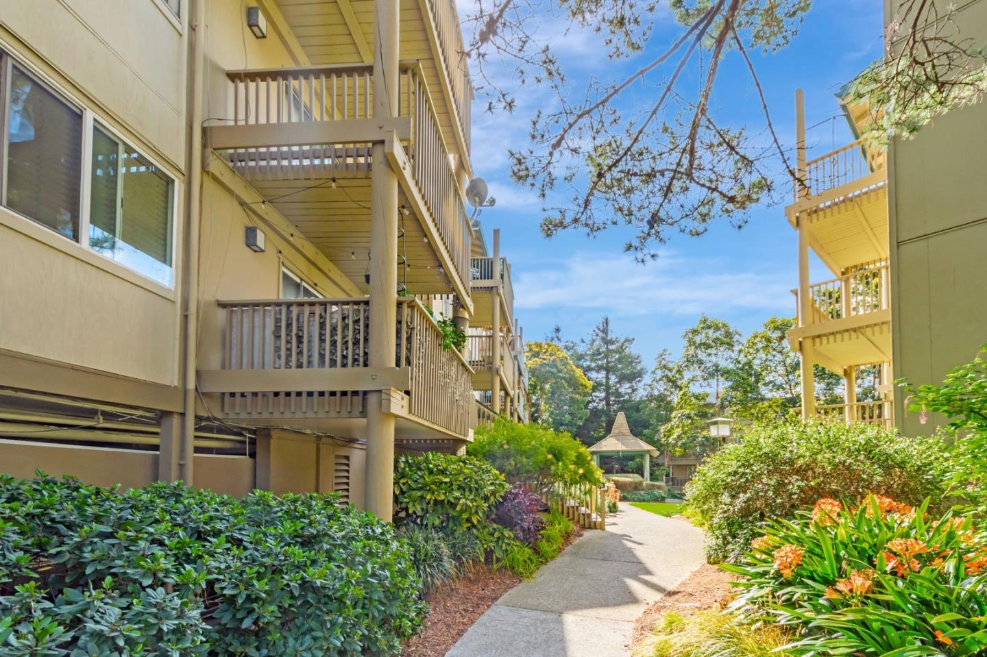 Detail Gallery Image 3 of 53 For 373 Half Moon Ln #307,  Daly City,  CA 94015 - 1 Beds | 1 Baths