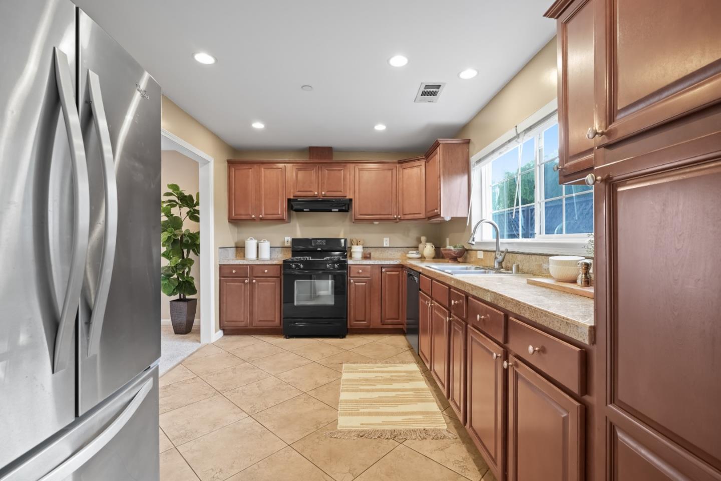 Detail Gallery Image 11 of 27 For 1040 Patricia Ave, San Mateo,  CA 94401 - 5 Beds | 2 Baths