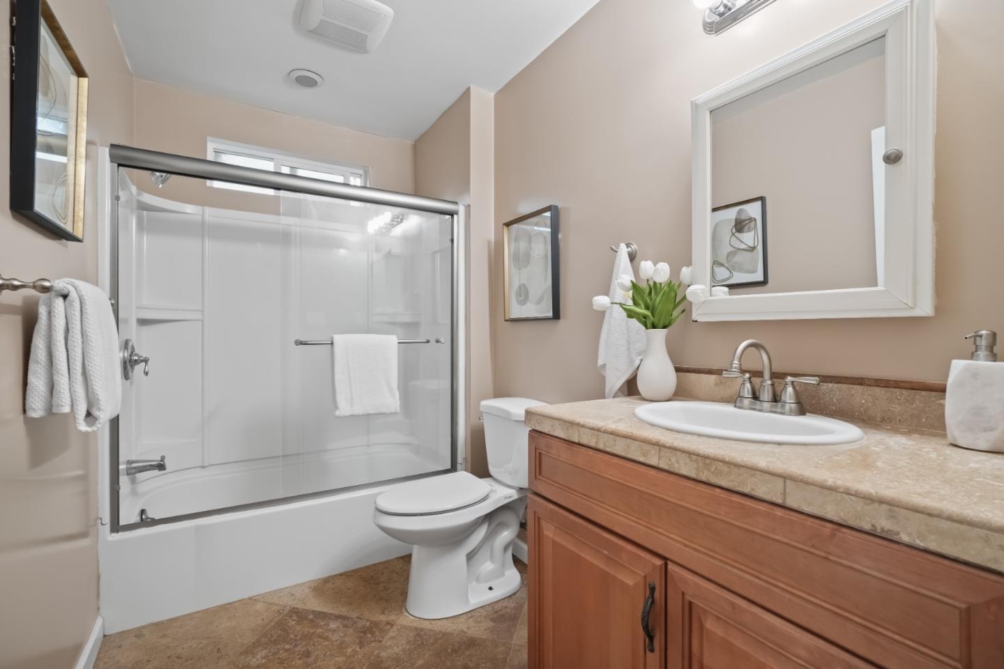 Detail Gallery Image 13 of 27 For 1040 Patricia Ave, San Mateo,  CA 94401 - 5 Beds | 2 Baths