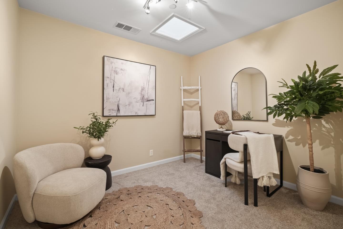 Detail Gallery Image 14 of 27 For 1040 Patricia Ave, San Mateo,  CA 94401 - 5 Beds | 2 Baths