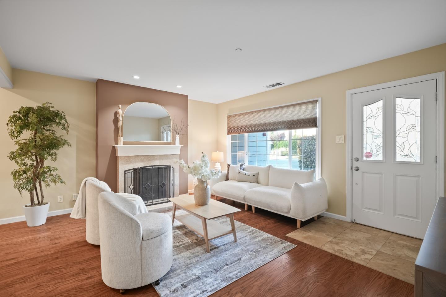 Detail Gallery Image 5 of 27 For 1040 Patricia Ave, San Mateo,  CA 94401 - 5 Beds | 2 Baths