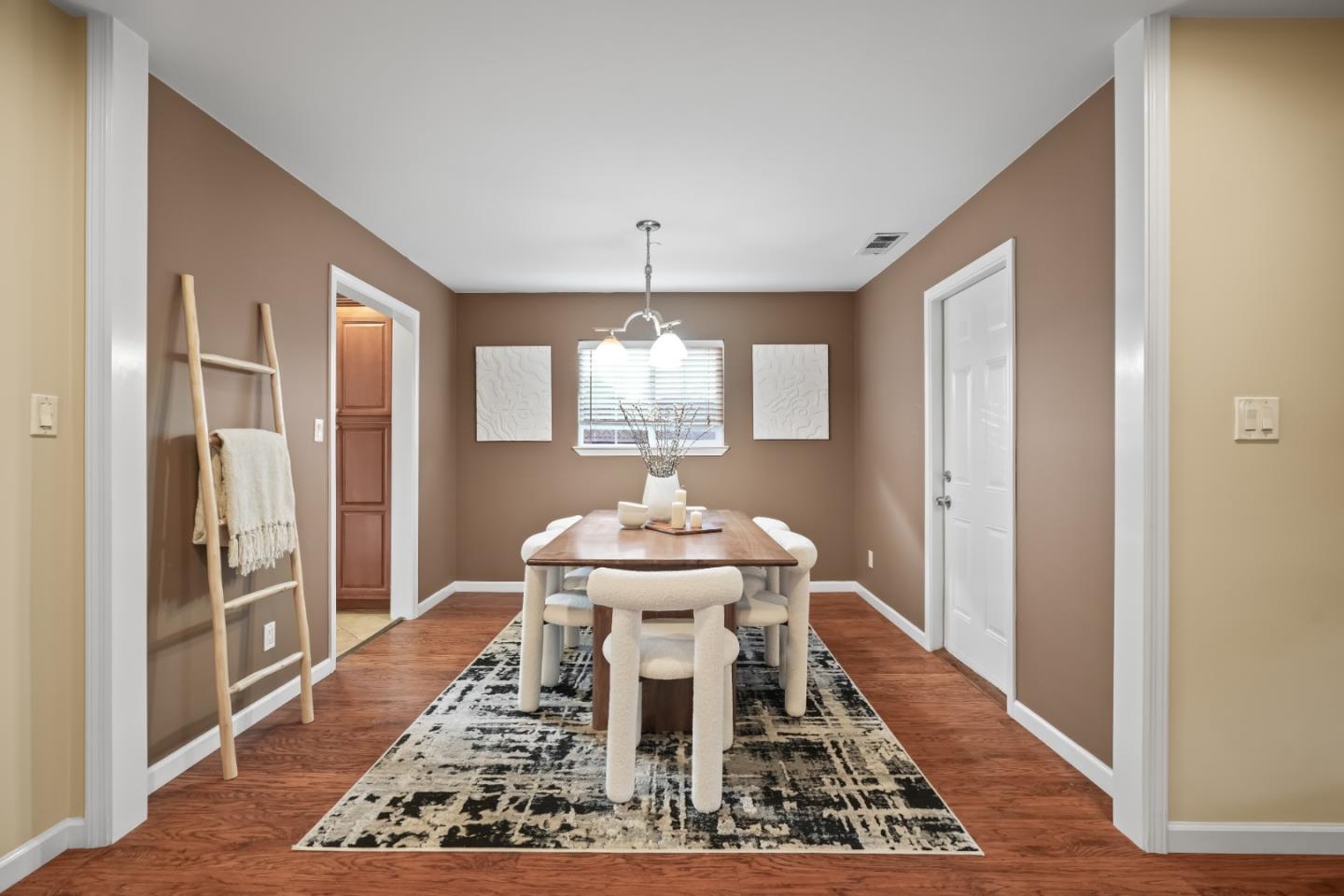 Detail Gallery Image 8 of 27 For 1040 Patricia Ave, San Mateo,  CA 94401 - 5 Beds | 2 Baths