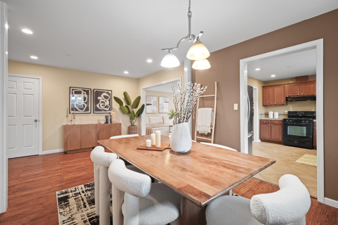 Detail Gallery Image 9 of 27 For 1040 Patricia Ave, San Mateo,  CA 94401 - 5 Beds | 2 Baths