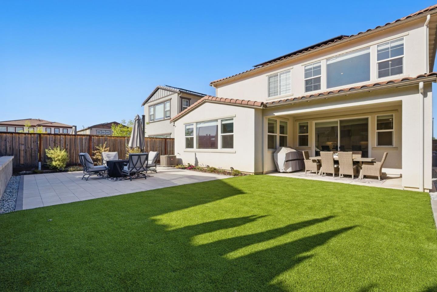 Detail Gallery Image 5 of 89 For 7081 Kirigin Way, Gilroy,  CA 95020 - 5 Beds | 3 Baths