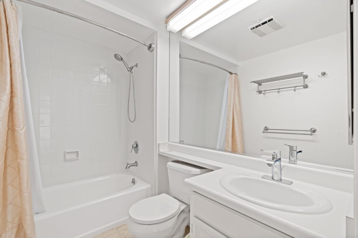 Detail Gallery Image 12 of 23 For 550 Ortega Ave #B321,  Mountain View,  CA 94040 - 2 Beds | 2 Baths