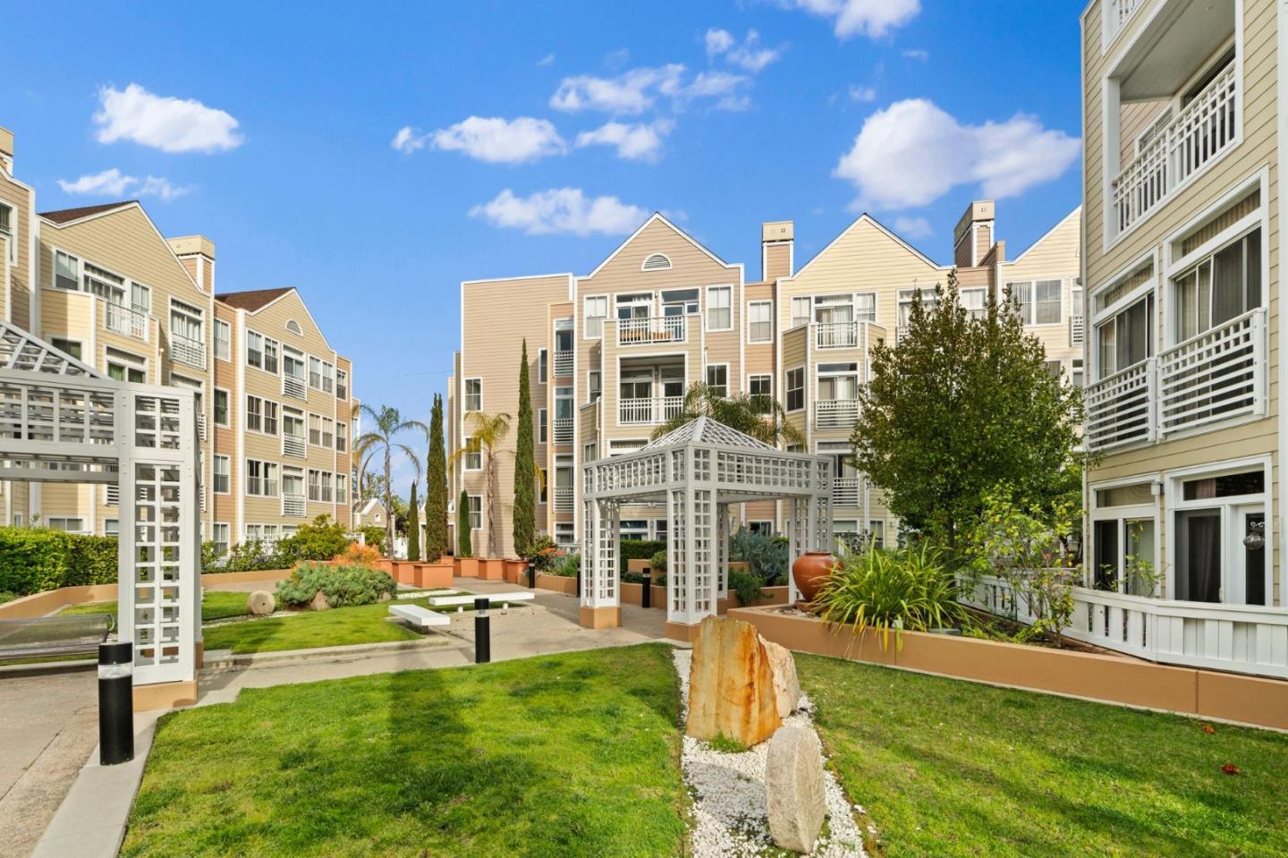 Detail Gallery Image 17 of 23 For 550 Ortega Ave #B321,  Mountain View,  CA 94040 - 2 Beds | 2 Baths