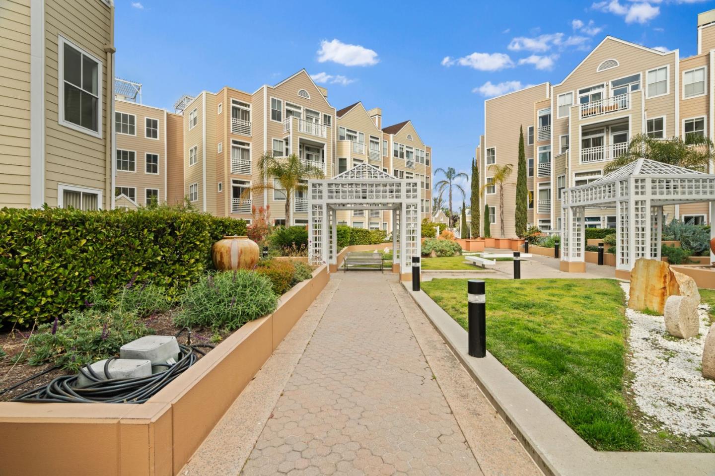 Detail Gallery Image 18 of 23 For 550 Ortega Ave #B321,  Mountain View,  CA 94040 - 2 Beds | 2 Baths