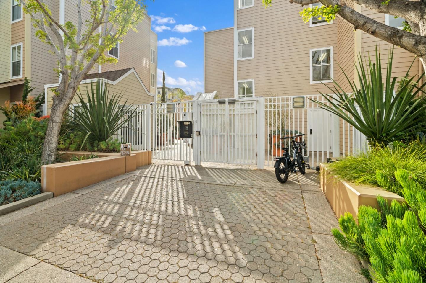 Detail Gallery Image 2 of 23 For 550 Ortega Ave #B321,  Mountain View,  CA 94040 - 2 Beds | 2 Baths