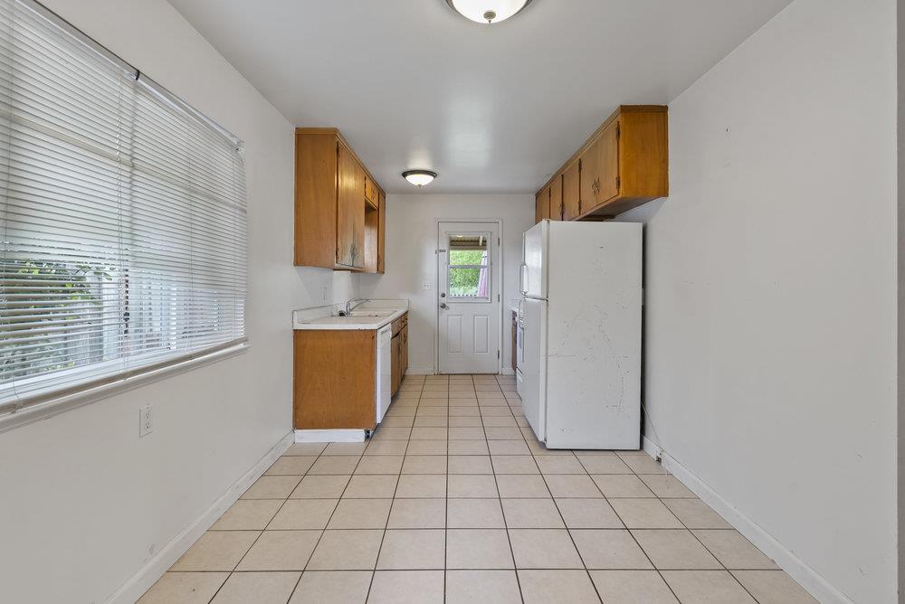Detail Gallery Image 13 of 34 For 1099 3rd St, San Juan Bautista,  CA 95045 - 3 Beds | 2 Baths