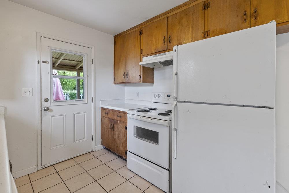 Detail Gallery Image 14 of 34 For 1099 3rd St, San Juan Bautista,  CA 95045 - 3 Beds | 2 Baths