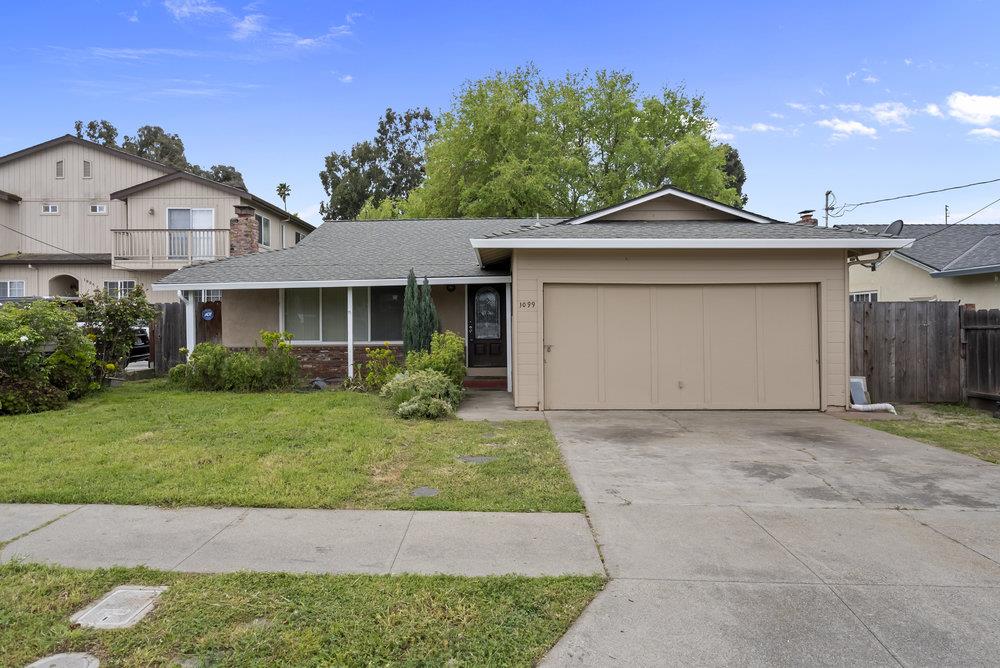 Detail Gallery Image 2 of 34 For 1099 3rd St, San Juan Bautista,  CA 95045 - 3 Beds | 2 Baths