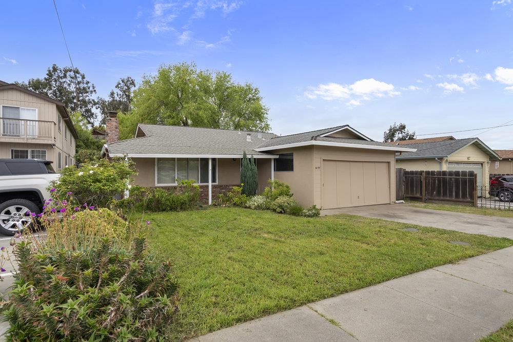 Detail Gallery Image 4 of 34 For 1099 3rd St, San Juan Bautista,  CA 95045 - 3 Beds | 2 Baths