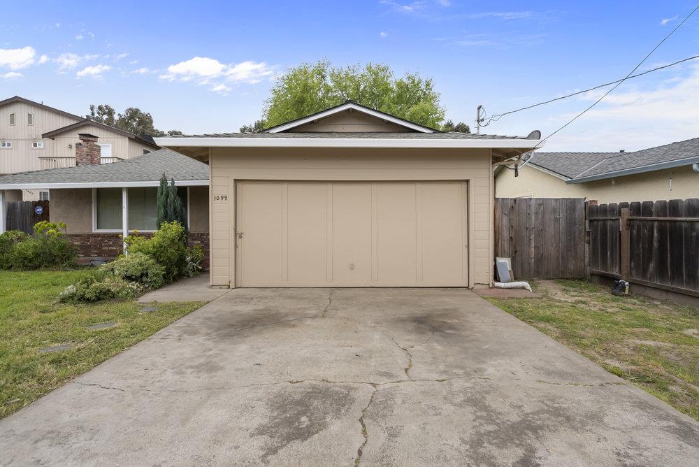 Detail Gallery Image 6 of 34 For 1099 3rd St, San Juan Bautista,  CA 95045 - 3 Beds | 2 Baths