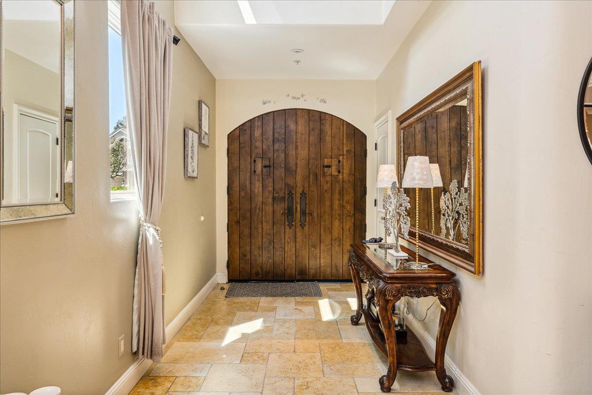 Detail Gallery Image 12 of 73 For 17666 Winding Creek Rd, Salinas,  CA 93908 - 5 Beds | 3 Baths