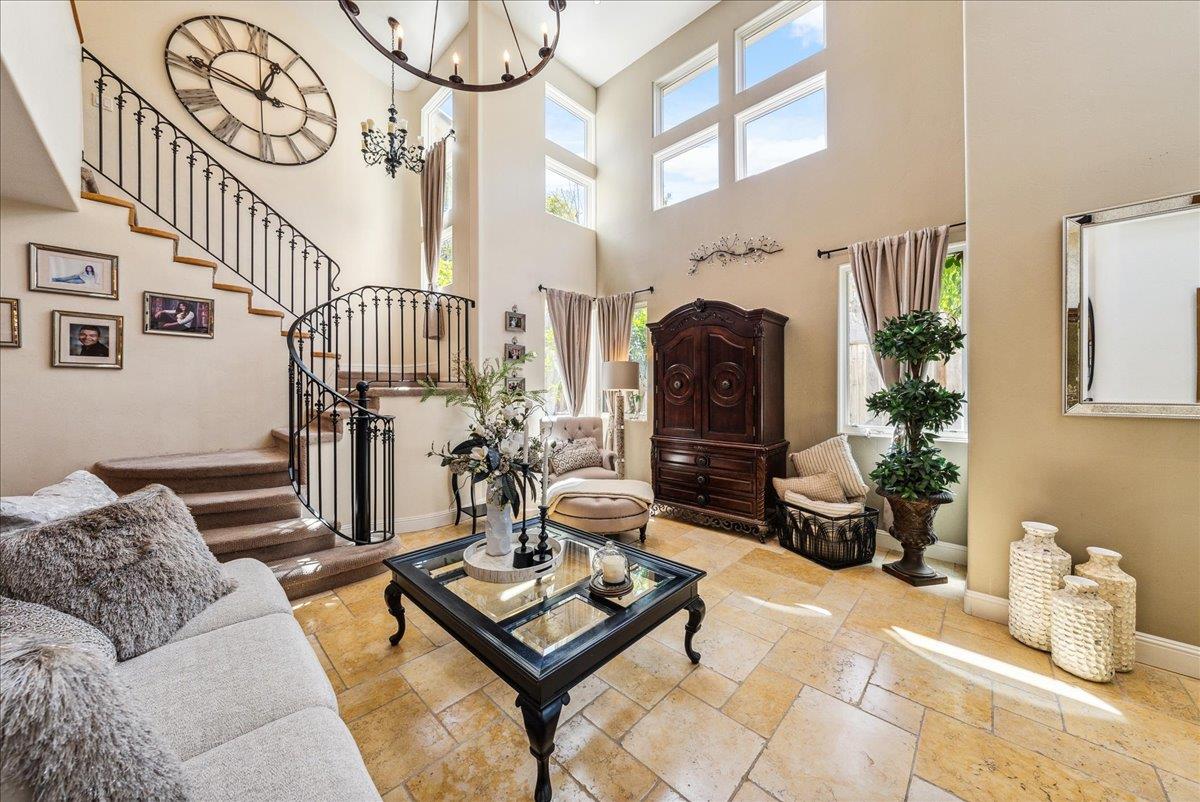 Detail Gallery Image 15 of 73 For 17666 Winding Creek Rd, Salinas,  CA 93908 - 5 Beds | 3 Baths