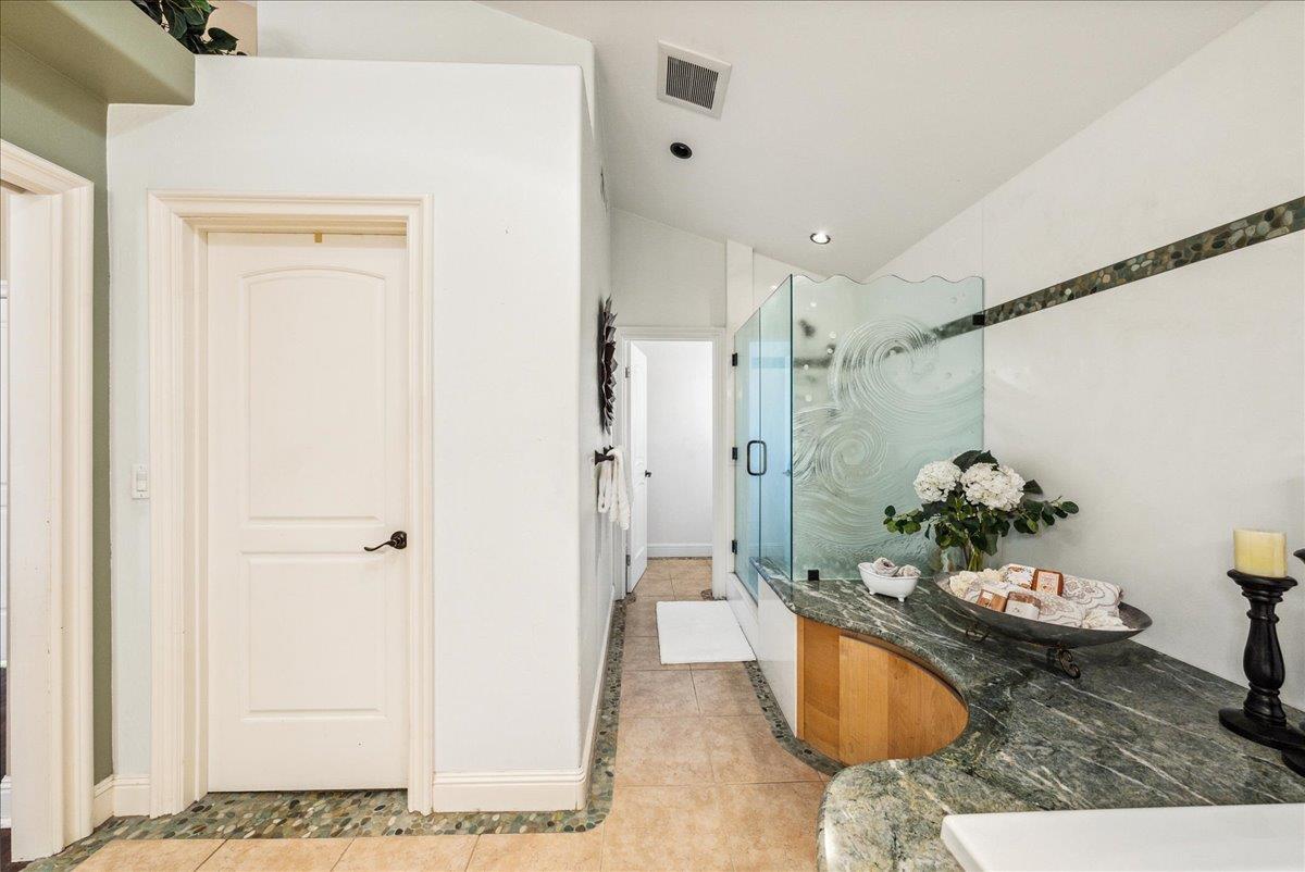 Detail Gallery Image 39 of 73 For 17666 Winding Creek Rd, Salinas,  CA 93908 - 5 Beds | 3 Baths