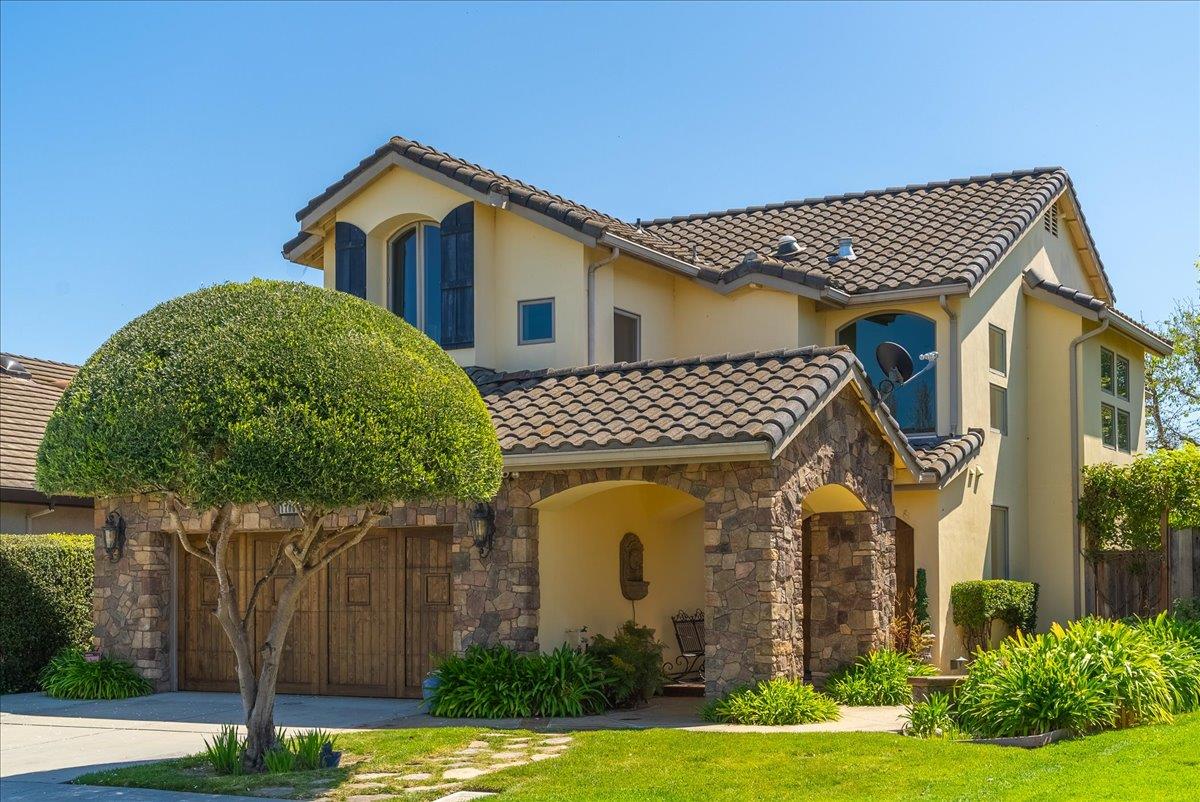 Detail Gallery Image 4 of 73 For 17666 Winding Creek Rd, Salinas,  CA 93908 - 5 Beds | 3 Baths