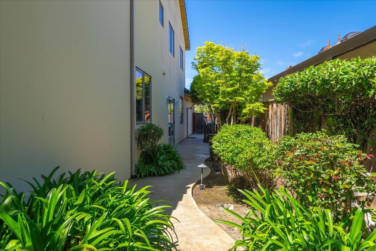 Detail Gallery Image 61 of 73 For 17666 Winding Creek Rd, Salinas,  CA 93908 - 5 Beds | 3 Baths