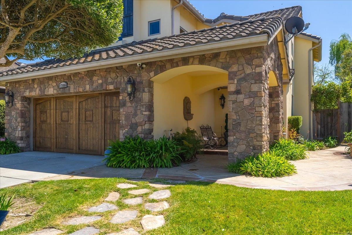 Detail Gallery Image 8 of 73 For 17666 Winding Creek Rd, Salinas,  CA 93908 - 5 Beds | 3 Baths