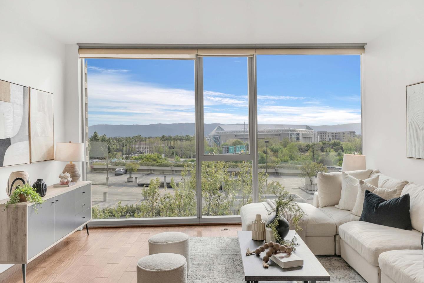 Detail Gallery Image 2 of 32 For 38 N Almaden Blvd #705,  San Jose,  CA 95110 - 1 Beds | 1 Baths