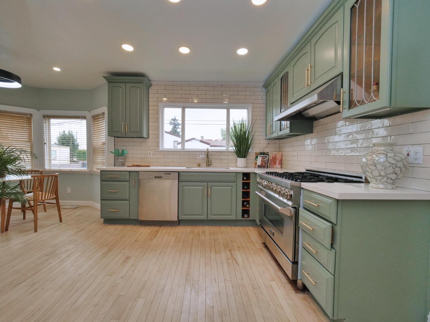 Detail Gallery Image 71 of 114 For 3000 56th Ave, Oakland,  CA 94605 - 4 Beds | 3 Baths