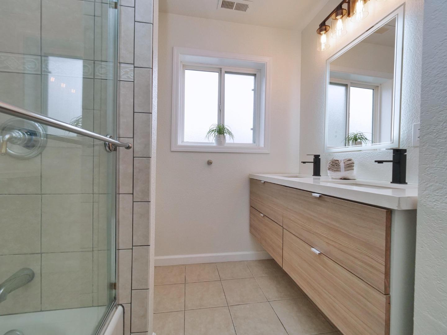 Detail Gallery Image 85 of 114 For 3000 56th Ave, Oakland,  CA 94605 - 4 Beds | 3 Baths