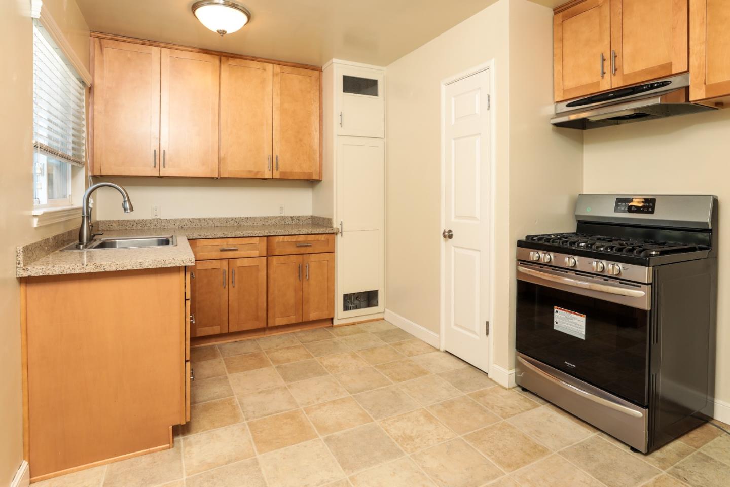 Detail Gallery Image 5 of 28 For 494 Dover Way, Campbell,  CA 95008 - – Beds | – Baths