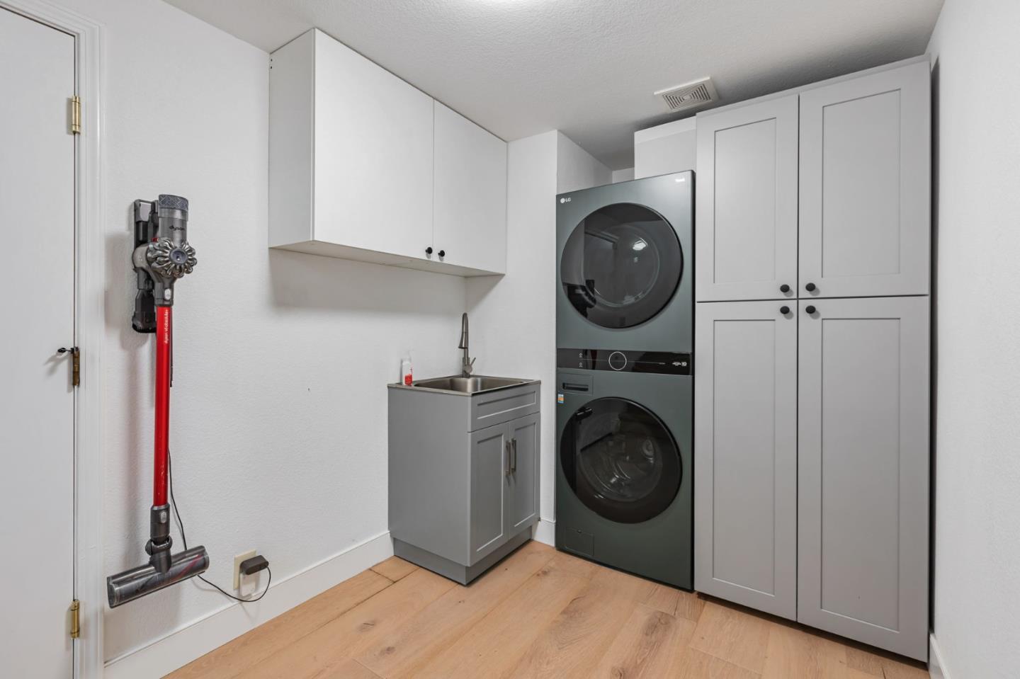 Detail Gallery Image 21 of 40 For 1169 Silver Shadow Dr, San Jose,  CA 95120 - 3 Beds | 2/1 Baths
