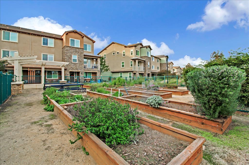 Detail Gallery Image 60 of 82 For 5933 Sunstone Dr #220,  San Jose,  CA 95123 - 2 Beds | 2 Baths