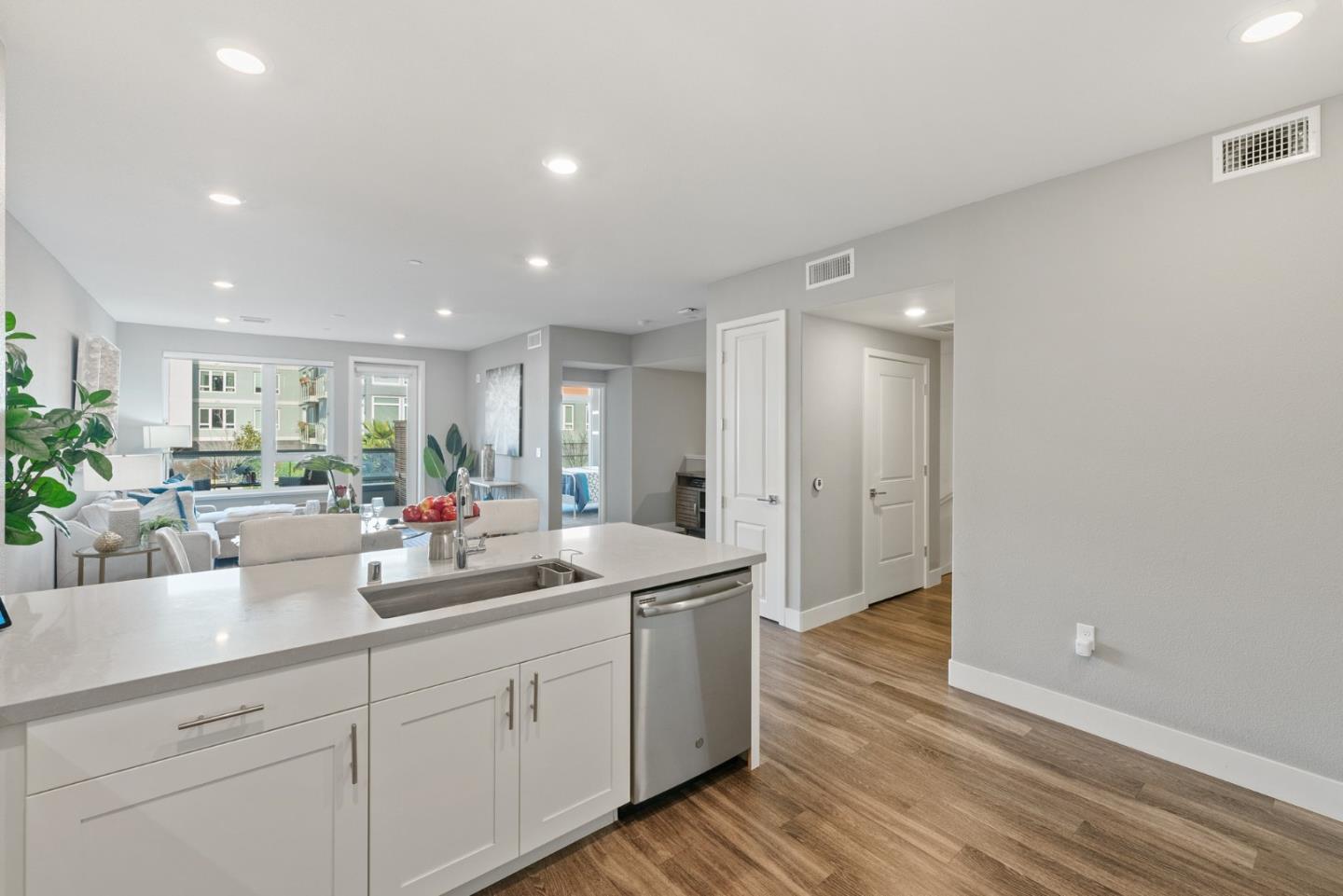 Detail Gallery Image 9 of 82 For 5933 Sunstone Dr #220,  San Jose,  CA 95123 - 2 Beds | 2 Baths