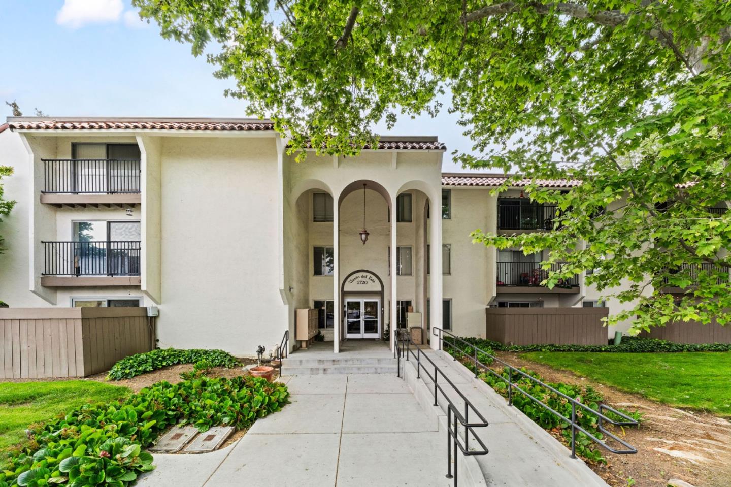 Detail Gallery Image 2 of 32 For 1720 Halford Ave #131,  Santa Clara,  CA 95051 - 2 Beds | 2 Baths