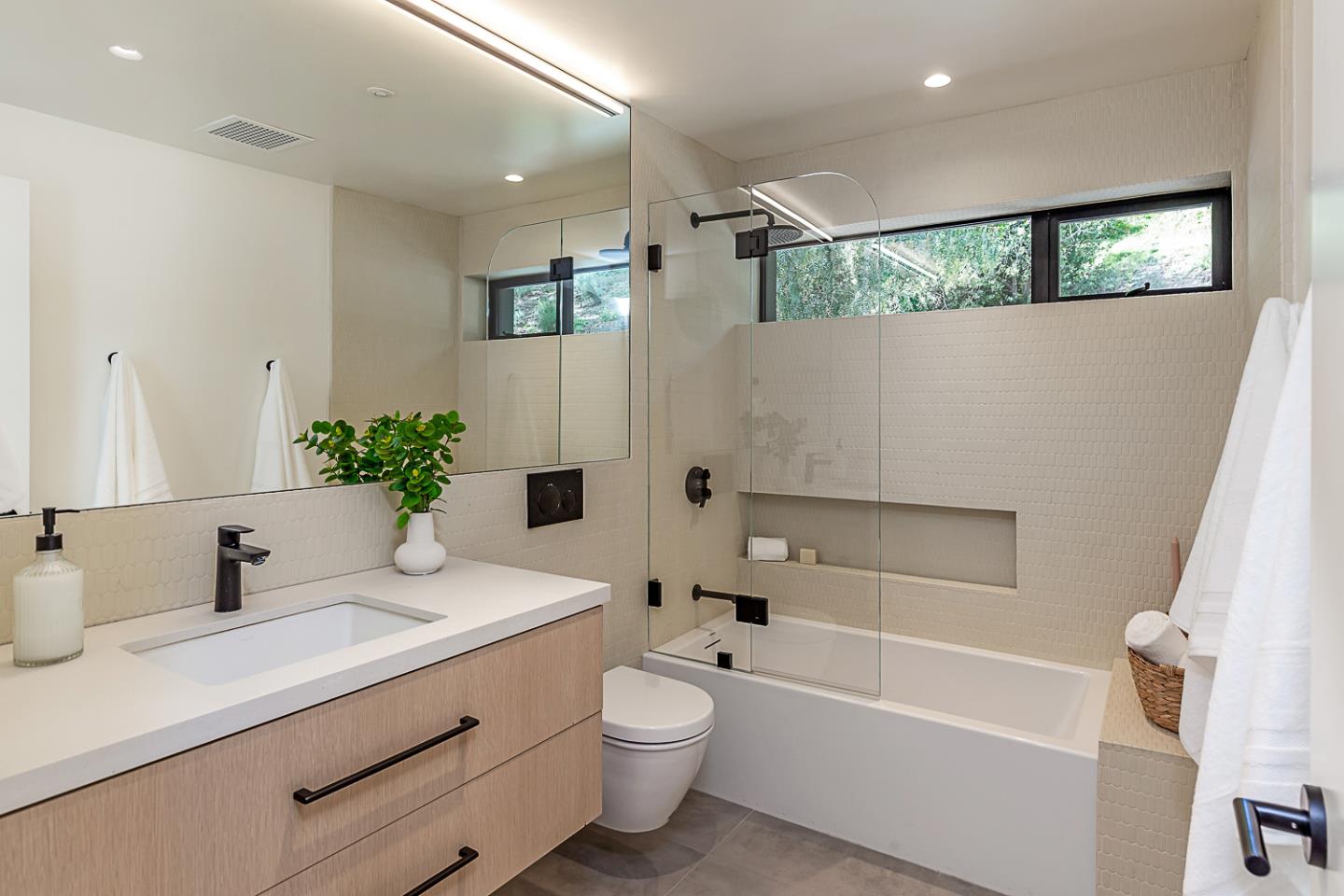 Detail Gallery Image 26 of 68 For 26896 Alejandro Dr, Los Altos Hills,  CA 94022 - 4 Beds | 3 Baths