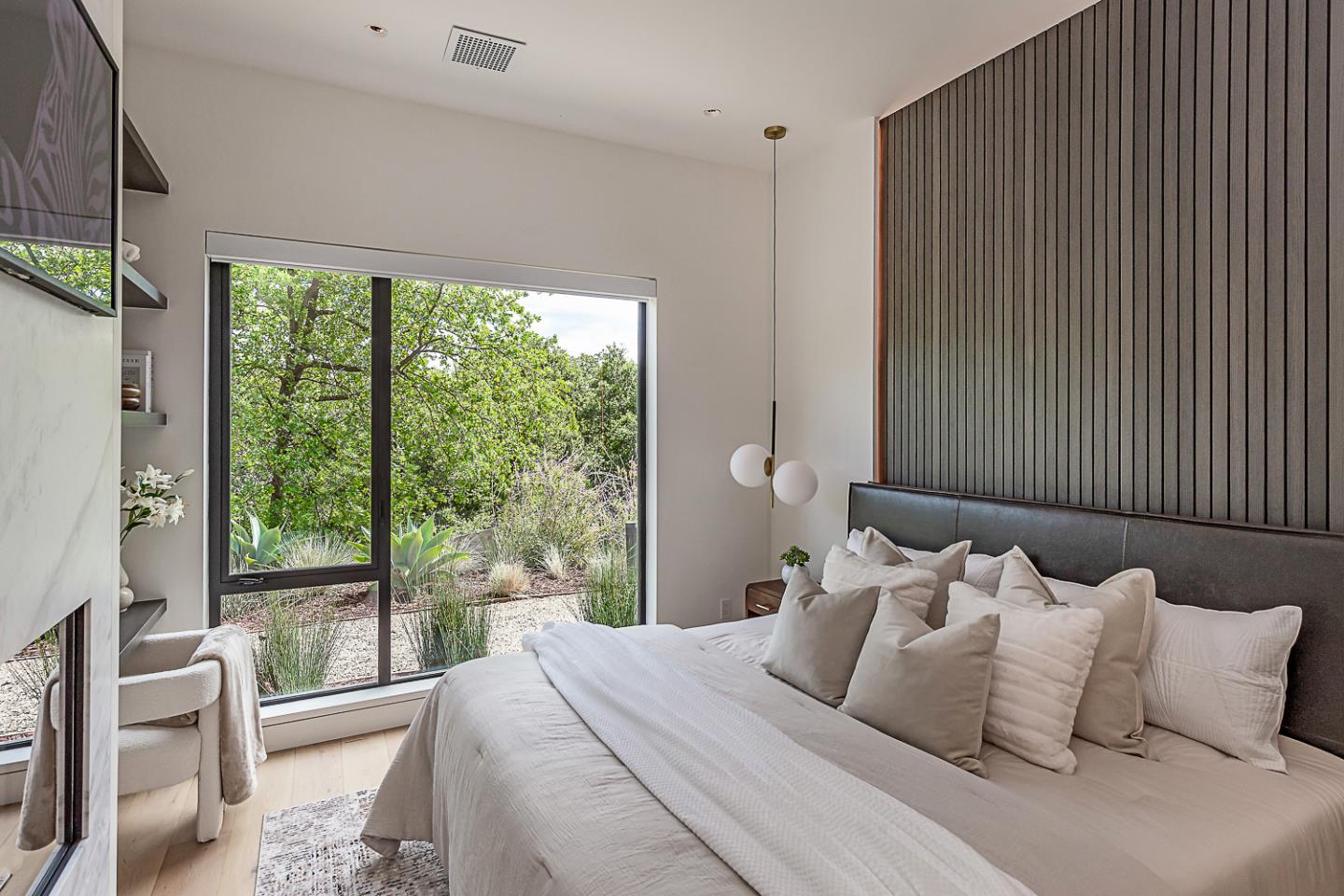 Detail Gallery Image 37 of 68 For 26896 Alejandro Dr, Los Altos Hills,  CA 94022 - 4 Beds | 3 Baths