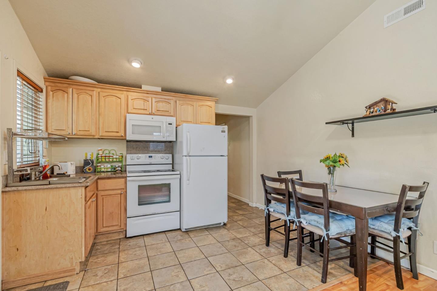 Detail Gallery Image 11 of 34 For 263 Vineyard Dr, San Jose,  CA 95119 - 5 Beds | 3 Baths