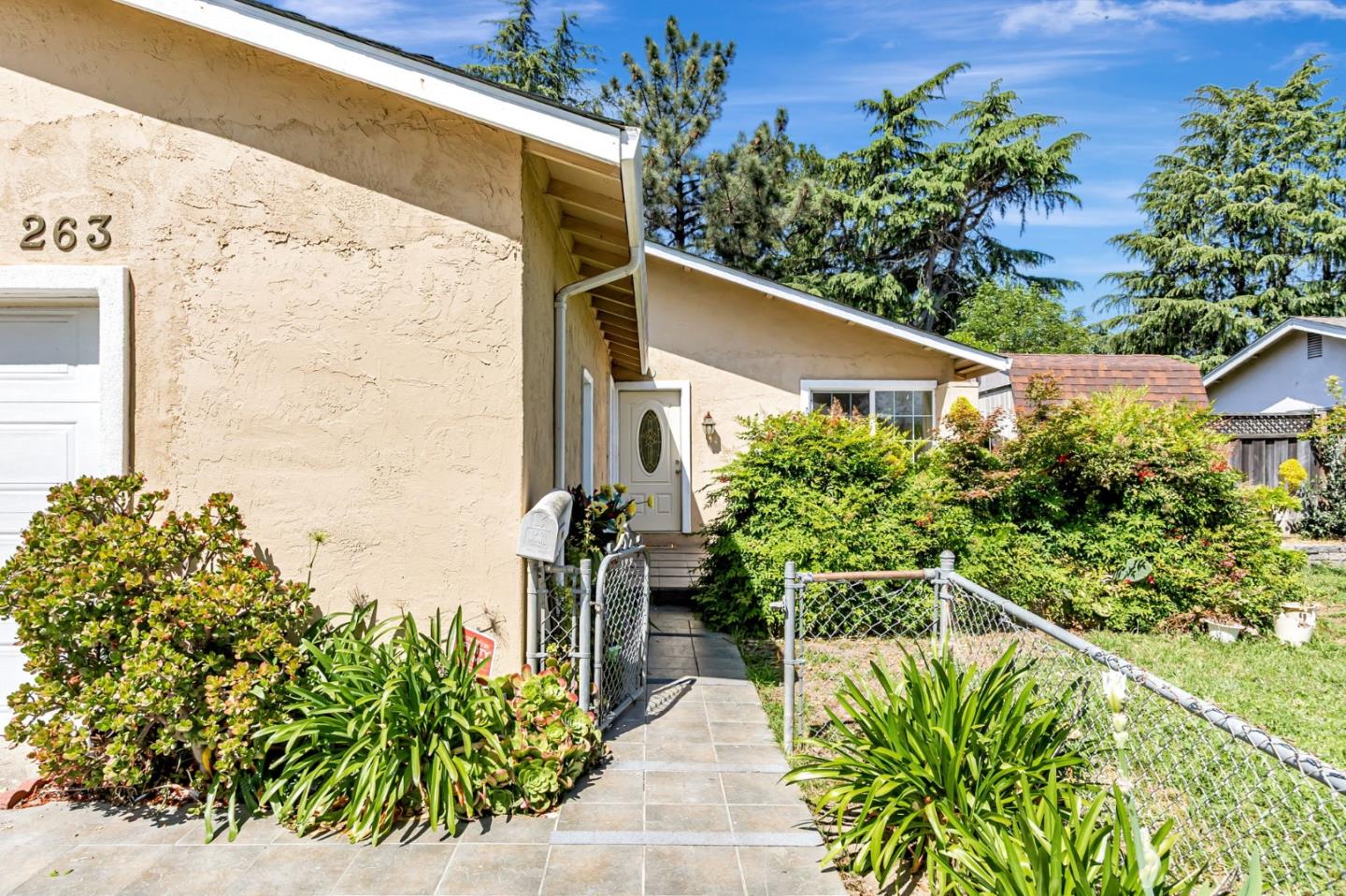 Detail Gallery Image 2 of 34 For 263 Vineyard Dr, San Jose,  CA 95119 - 5 Beds | 3 Baths