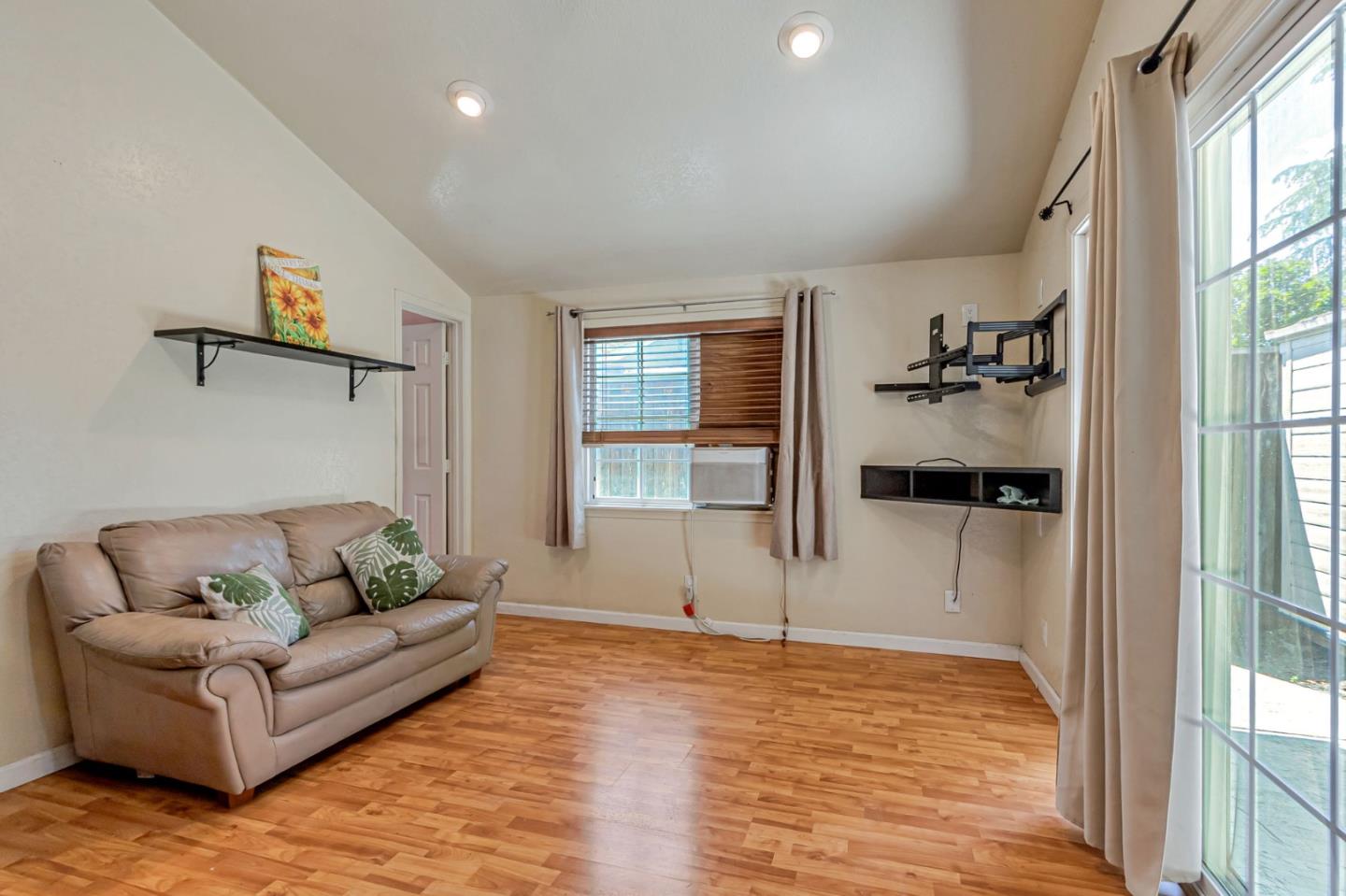 Detail Gallery Image 7 of 34 For 263 Vineyard Dr, San Jose,  CA 95119 - 5 Beds | 3 Baths